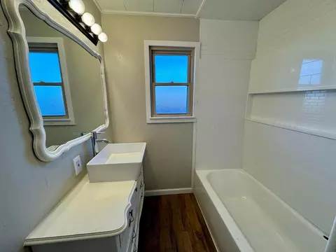 Bath - 1310 Davis Street Borger Tx 79007 St, Borger, TX 79007 photo 4 of 9