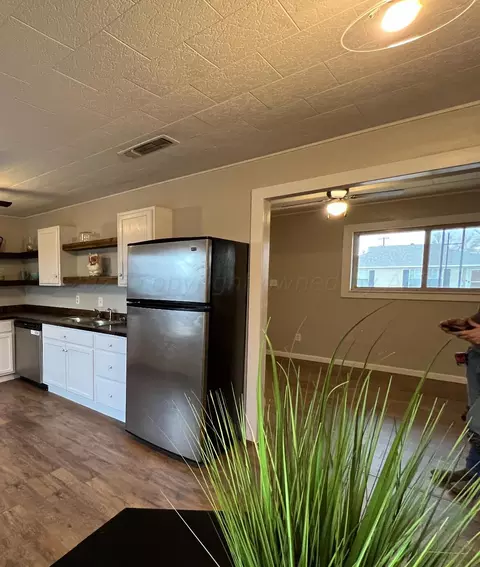 Kitchen - 1310 Davis Street Borger Tx 79007 St, Borger, TX 79007 photo 3 of 8