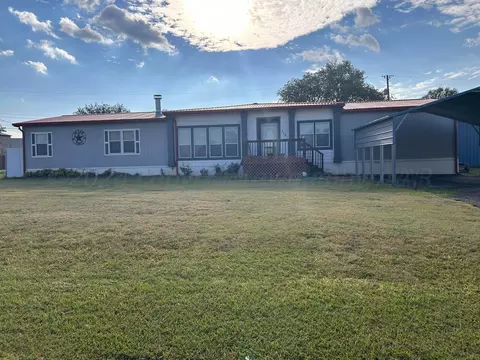 312 Davis Avenue Stinnett Tx 79083 Ave, Stinnett, TX 79083