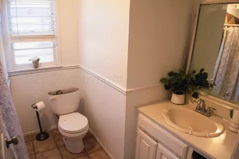 Bath - 4203 S Bonham Street Amarillo Tx 79110-1813 St, Amarillo, TX 79110 photo 2 of 2