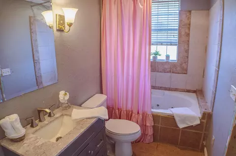 Bath - 4203 S Bonham Street Amarillo Tx 79110-1813 St, Amarillo, TX 79110 photo 1 of 2