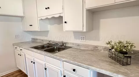 Kitchen - 4410 S Ong Street Amarillo Tx 79110-2042 St, Amarillo, TX 79110 photo 3 of 5