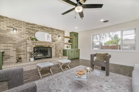 Living - 2006 Borger Street Plainview Tx 79072 St, Plainview, TX 79072 photo 3 of 4