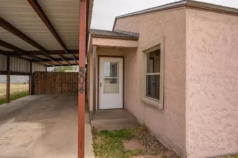 Exterior - 504 E 5th Street Sunray Tx 79086-2506 St, Sunray, TX 79086 photo 2 of 5