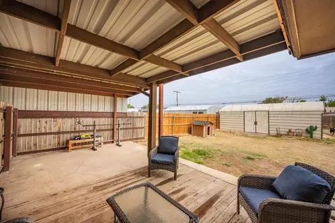 Exterior - 504 E 5th Street Sunray Tx 79086-2506 St, Sunray, TX 79086 photo 3 of 5