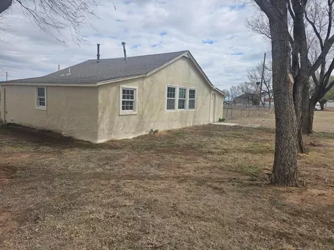 Exterior - 106 E Main Street Vega Tx 79092 St, Vega, TX 79092 photo 1 of 4