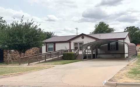905 Avenue J Nw Childress Tx 79201, Childress, TX 79201