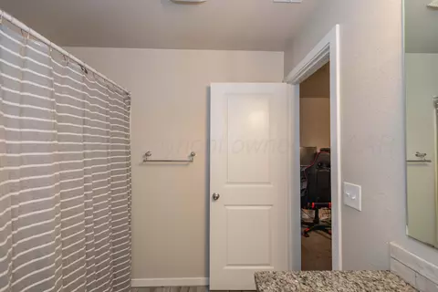 Bath - 4905 Hinson Street Amarillo Tx 79118-1031 St, Amarillo, TX 79118 photo 3 of 4
