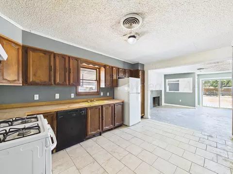 Kitchen - 4311 Bowie Street Amarillo Tx 79110 St, Amarillo, TX 79110 photo 4 of 4
