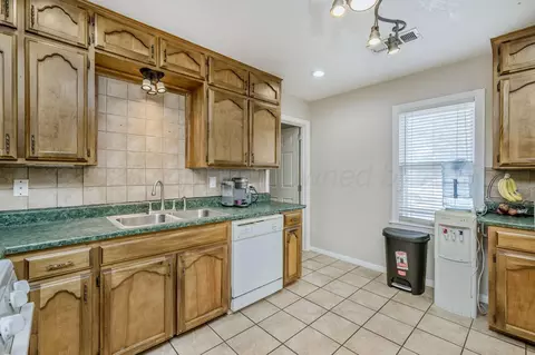 Kitchen - 4100 S Lipscomb Street Amarillo Tx 79110-1221 St, Amarillo, TX 79110 photo 3 of 3