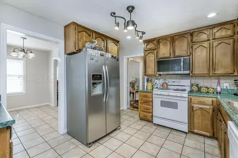 Kitchen - 4100 S Lipscomb Street Amarillo Tx 79110-1221 St, Amarillo, TX 79110 photo 2 of 3