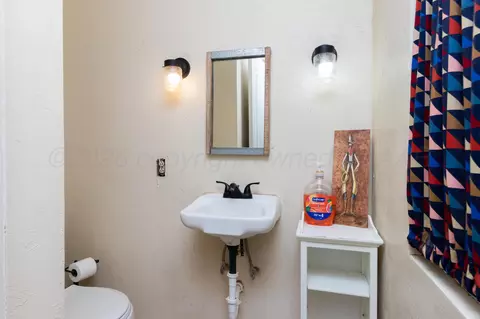 Bath - Undisclosed, Borger, TX 79007 photo 1 of 3
