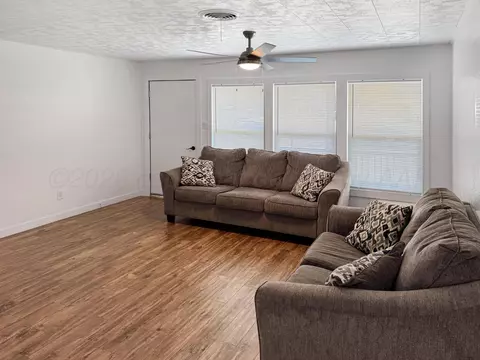 Living - 1032 Thrams Street Borger Tx 79007 St, Borger, TX 79007 photo 1 of 2