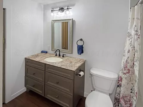 Bath - 1032 Thrams Street Borger Tx 79007 St, Borger, TX 79007 photo 1 of 7