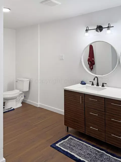 Bath - 1032 Thrams Street Borger Tx 79007 St, Borger, TX 79007 photo 3 of 7
