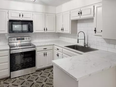 Kitchen - 1032 Thrams Street Borger Tx 79007 St, Borger, TX 79007 photo 2 of 3