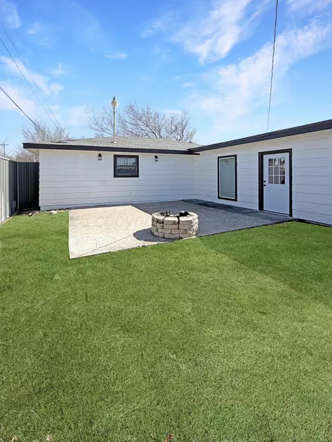 Exterior - 1032 Thrams Street Borger Tx 79007 St, Borger, TX 79007 photo 6 of 8