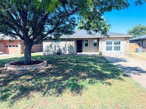 313 Spruce Avenue Dumas Tx 79029-2817 Ave, Dumas, TX 79029