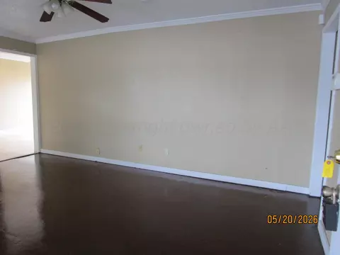 Living - 926 W Drive Borger Tx 79007 Dr, Borger, TX 79007 photo 2 of 4