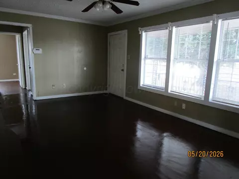 Living - 926 W Drive Borger Tx 79007 Dr, Borger, TX 79007 photo 1 of 4