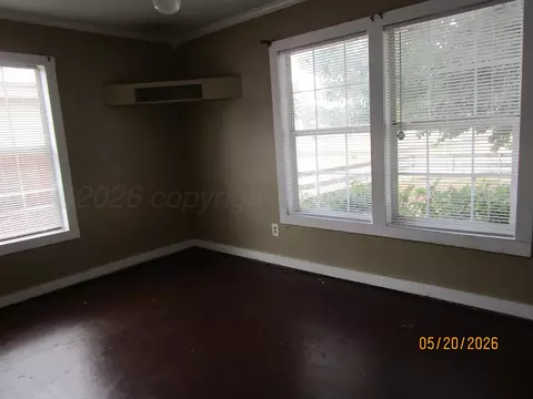 Living - 926 W Drive Borger Tx 79007 Dr, Borger, TX 79007 photo 3 of 4