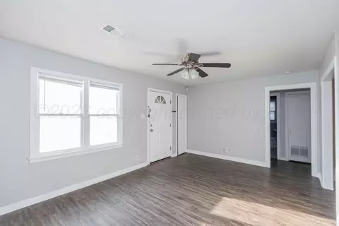 Living - 4110 S Lipscomb Street Amarillo Tx 79110-1221 St, Amarillo, TX 79110 photo 2 of 5