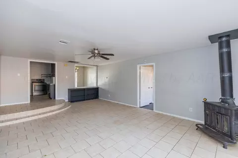 Living - 4110 S Lipscomb Street Amarillo Tx 79110-1221 St, Amarillo, TX 79110 photo 4 of 5