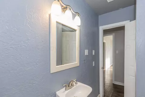 Bath - 4110 S Lipscomb Street Amarillo Tx 79110-1221 St, Amarillo, TX 79110 photo 3 of 5
