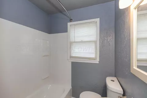 Bath - 4110 S Lipscomb Street Amarillo Tx 79110-1221 St, Amarillo, TX 79110 photo 2 of 5