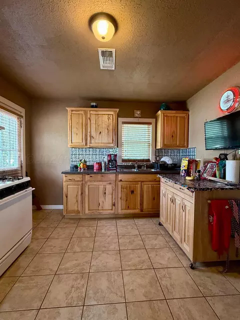 Kitchen - 701 Brain Street Borger Tx 79007 St, Borger, TX 79007 photo 1 of 3