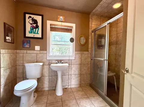 Bath - 701 Brain Street Borger Tx 79007 St, Borger, TX 79007 photo 1 of 2