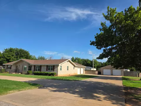 2113 Country Club Drive Childress Tx 79201 Dr, Childress, TX 79201
