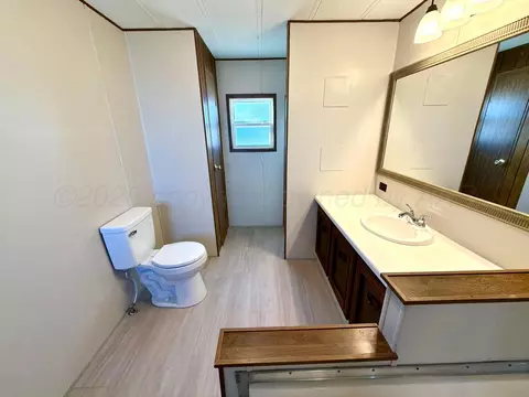 Bath - 4409 SE 25th Avenue Amarillo Tx 79103-6405 Ave, Amarillo, TX 79103 photo 3 of 6