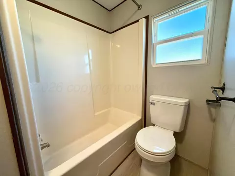 Bath - 4409 SE 25th Avenue Amarillo Tx 79103-6405 Ave, Amarillo, TX 79103 photo 6 of 6