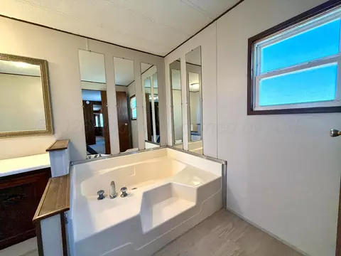 Bath - 4409 SE 25th Avenue Amarillo Tx 79103-6405 Ave, Amarillo, TX 79103 photo 1 of 6