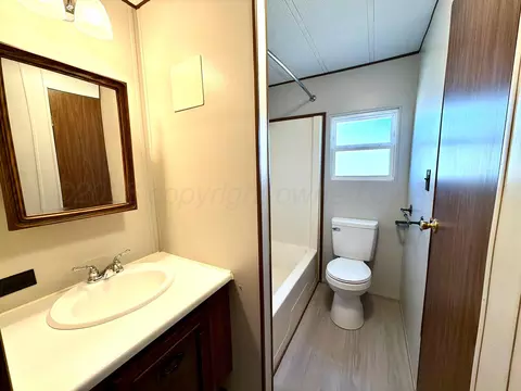 Bath - 4409 SE 25th Avenue Amarillo Tx 79103-6405 Ave, Amarillo, TX 79103 photo 5 of 6