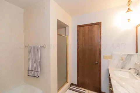 Bath - 3 Sandstone Drive Borger Tx 79007 Dr, Borger, TX 79007 photo 5 of 8