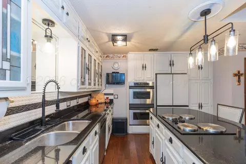 Kitchen - 3 Sandstone Drive Borger Tx 79007 Dr, Borger, TX 79007 photo 4 of 6