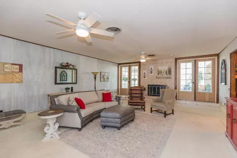 Living - 3 Sandstone Drive Borger Tx 79007 Dr, Borger, TX 79007 photo 5 of 9