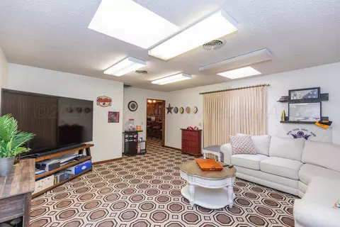 Living - 3 Sandstone Drive Borger Tx 79007 Dr, Borger, TX 79007 photo 3 of 9