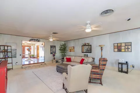 Living - 3 Sandstone Drive Borger Tx 79007 Dr, Borger, TX 79007 photo 8 of 9