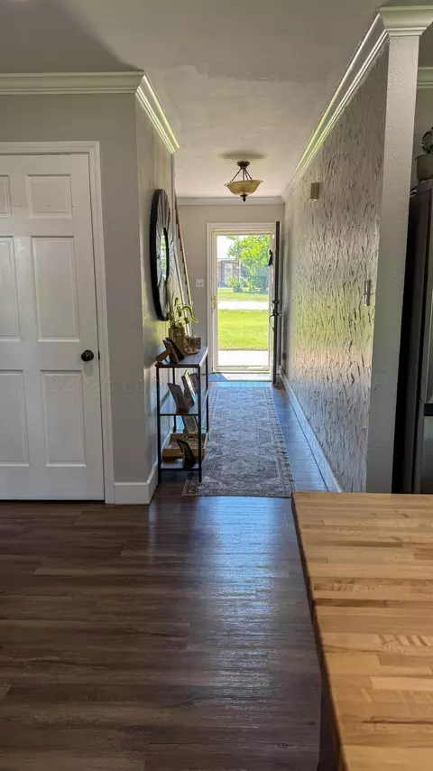 Entry Way - 623 Skyline Drive Borger Tx 79007 Dr, Borger, TX 79007 photo 2 of 2