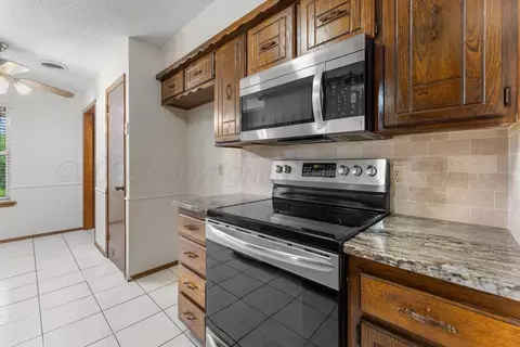 Kitchen - 5201 S Milam Street Amarillo Tx 79110-3205 St, Amarillo, TX 79110 photo 4 of 5