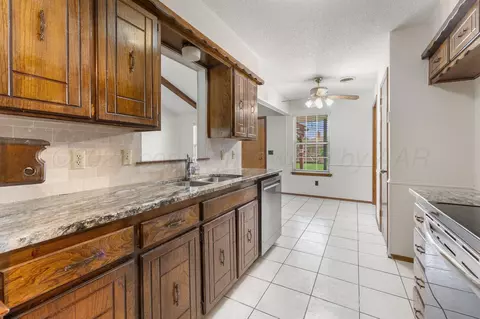 Kitchen - 5201 S Milam Street Amarillo Tx 79110-3205 St, Amarillo, TX 79110 photo 5 of 5