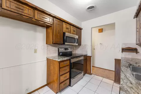Kitchen - 5201 S Milam Street Amarillo Tx 79110-3205 St, Amarillo, TX 79110 photo 3 of 5