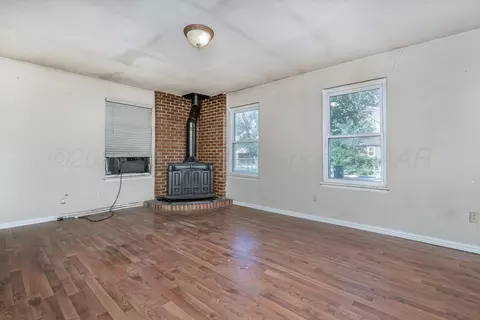 Living - 4606 S Hayden Street Amarillo Tx 79110-2614 St, Amarillo, TX 79110 photo 5 of 5