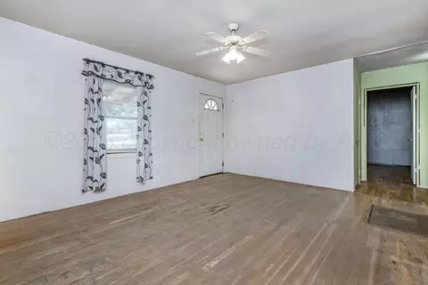 Living - 4606 S Hayden Street Amarillo Tx 79110-2614 St, Amarillo, TX 79110 photo 3 of 5