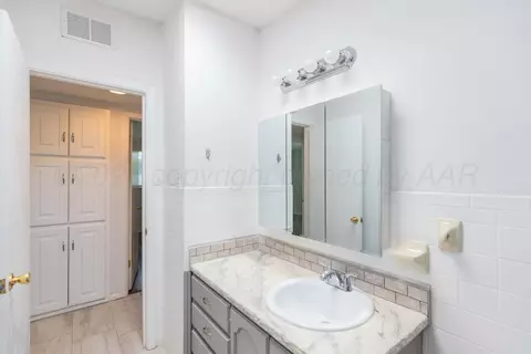 Bath - 4419 S Ong Street Amarillo Tx 79110-2041 St, Amarillo, TX 79110 photo 1 of 2