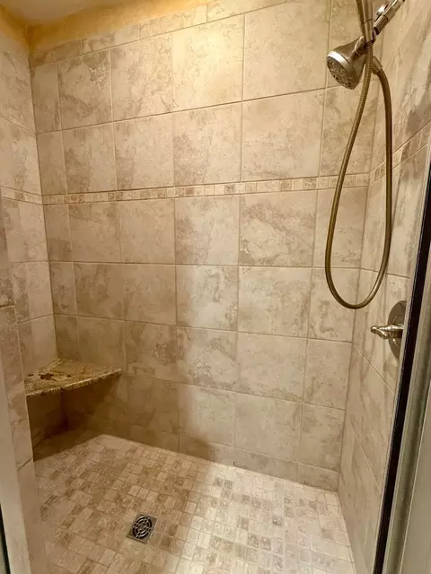 Bath - 110 Pinehurst Street Borger Tx 79007 St, Borger, TX 79007 photo 6 of 6