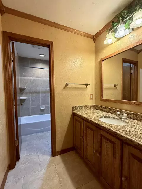 Bath - 110 Pinehurst Street Borger Tx 79007 St, Borger, TX 79007 photo 1 of 6